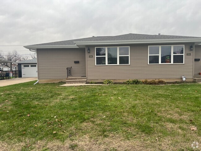 Building Photo - Cute side by side duplex Unit 2326 Rental