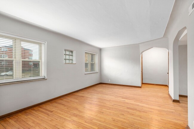 Photo - 5823 Lindenwood Ave Unidad 5823-1E