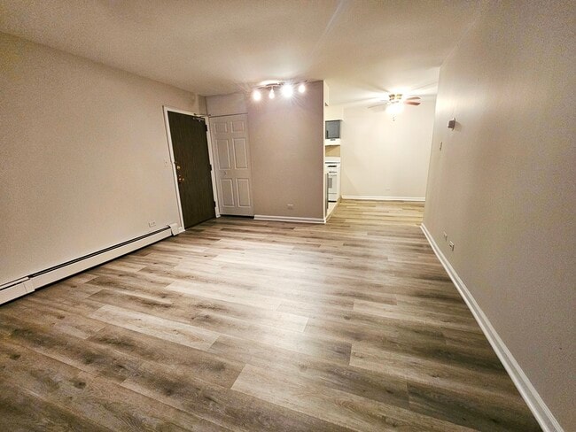 Living Room - 865 Westmoreland Dr Unit 19