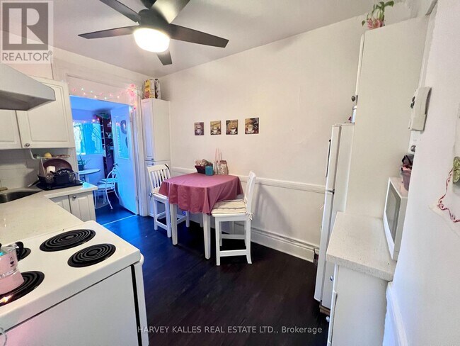 Photo - 791 Bathurst St