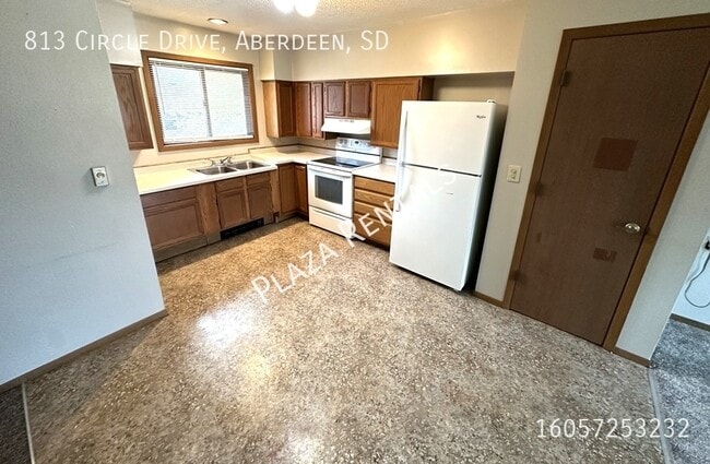 Photo - 608 W 3rd St