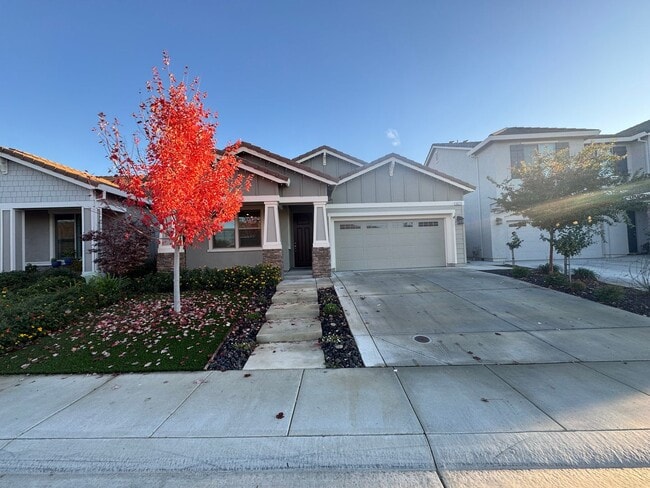 Building Photo - Stunning 3 Bedroom Home in Roseville near Rex Fortune Elementary and John Byouk Park!