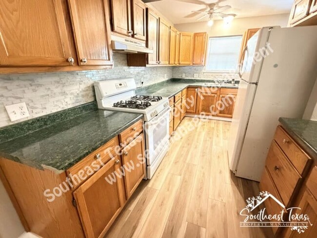 Photo - 1441 Bassett St