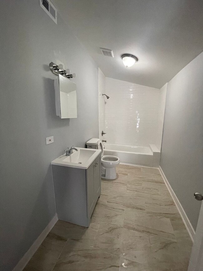 Photo - Completely renovated 4/2 Single Family home ! Available now!