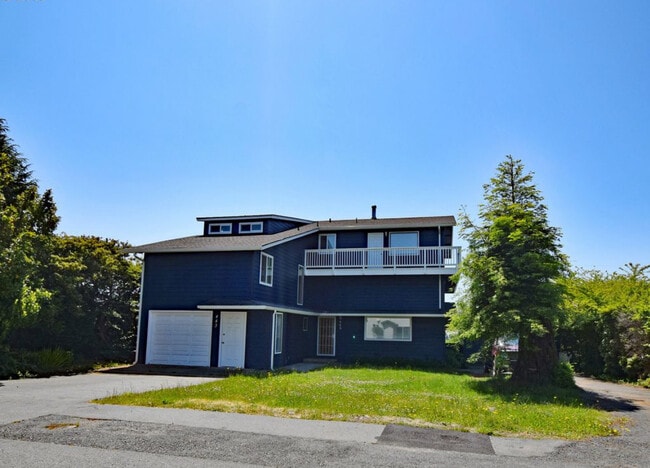 Building Photo - 443 Pine St