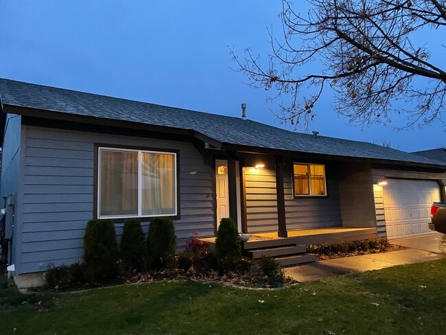 Building Photo - 1703 N Lea St