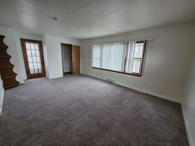 Photo - 433-435 S Van Buren Street Unit Apt 2