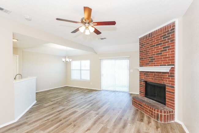 Photo - 1041 Glencrest Dr