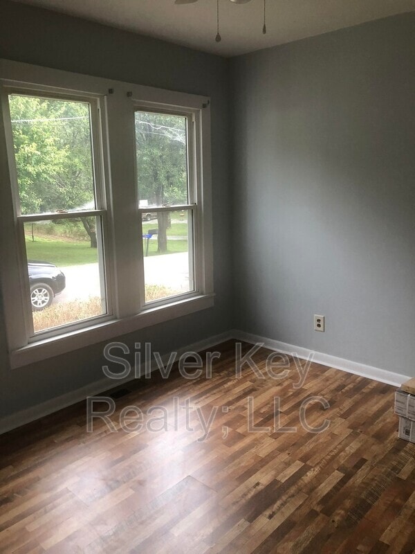 Photo - 422 Walker St