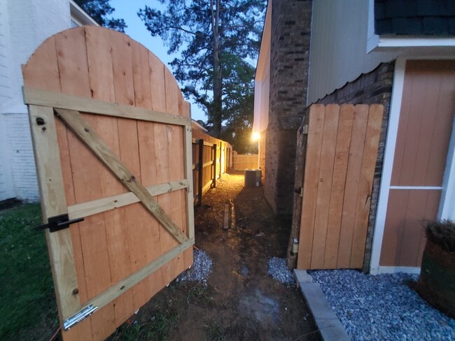 Photo - 2601 Jamestown Way