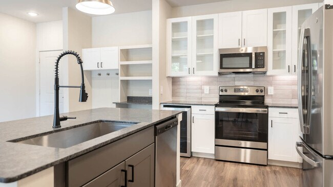 Kitchen with Stainless Steel Appliances - Trailwinds Grapevine