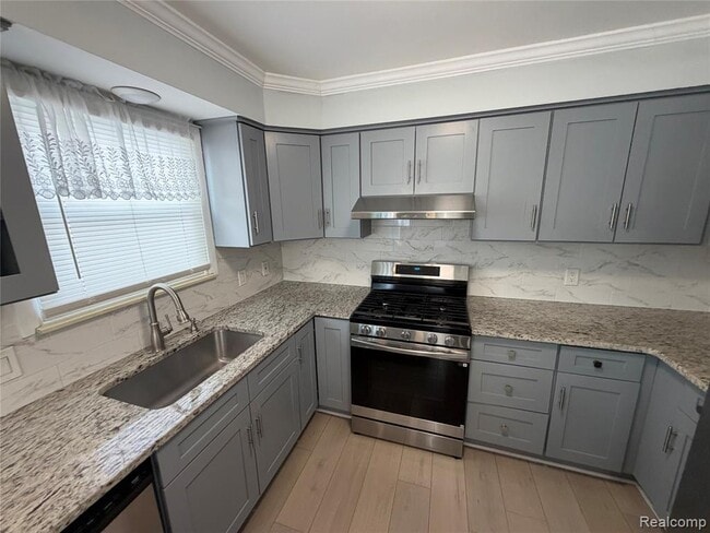 Photo - 115 Linhart St