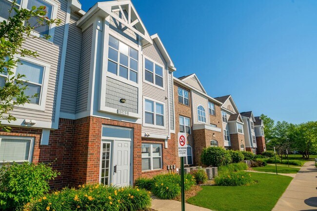 Beautiful landscaping at Heatherwood Apartments, Grand Blanc, Michigan