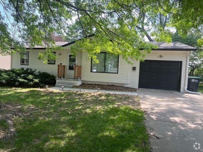 Building Photo - Adorable ranch Rental