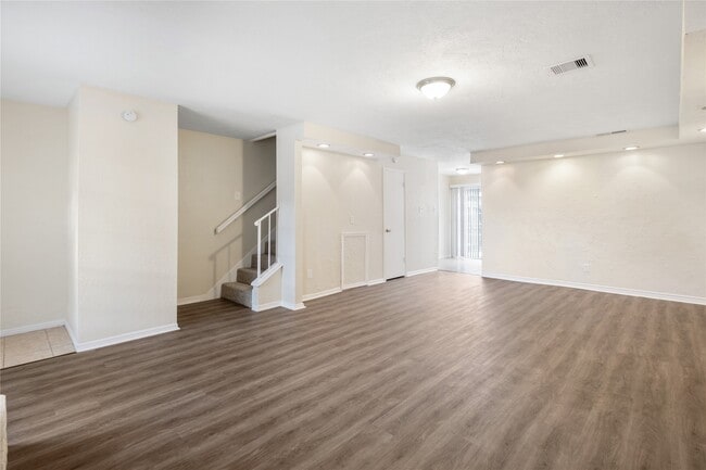 Photo - 14759 Perthshire Rd