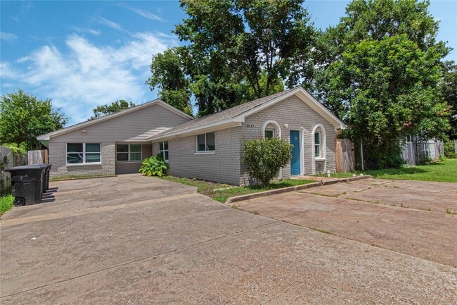 Photo - 3621 Mainer St