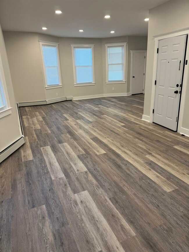 Photo - 655 Avenue C