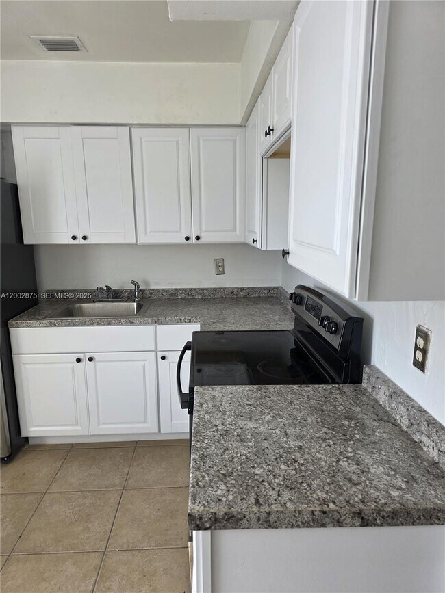 Photo - 412 SW 10th St Unit 1-2