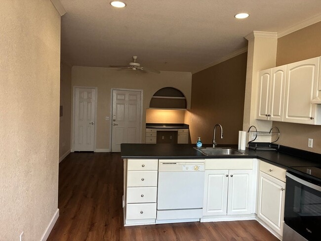 Photo - 860 N Orange Ave