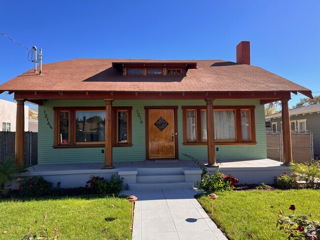 Building Photo - 1216 N Mariposa Ave Rental