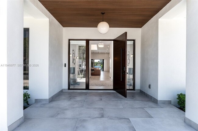 Photo - 2560 NE 199th St