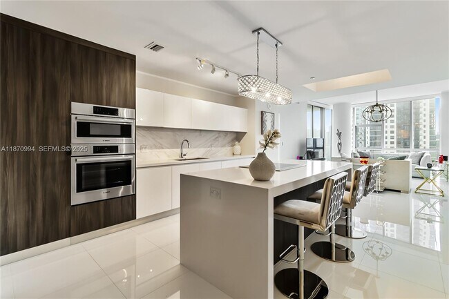 Photo - 851 NE 1st Ave Unidad 1611