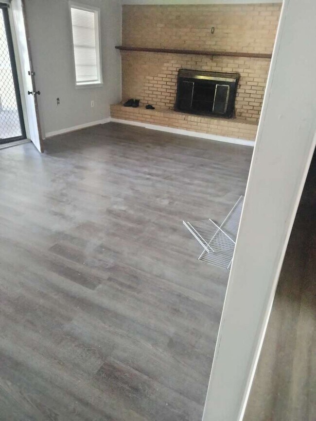 Photo - 1509 Wooten Rd