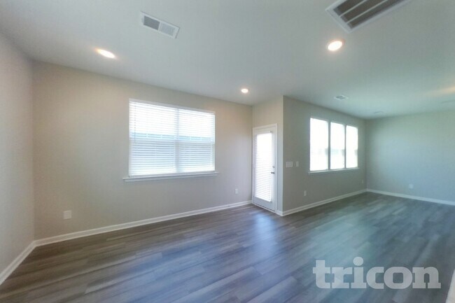 Photo - 182 Magnolia St