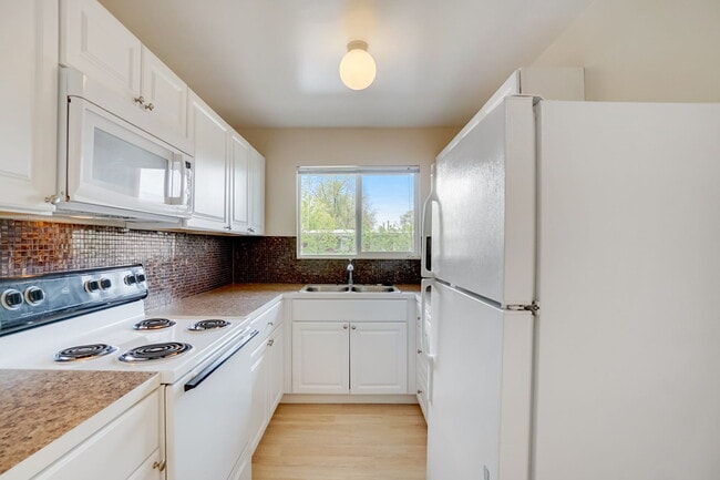 Building Photo - 2180 S Lake St Unit 7