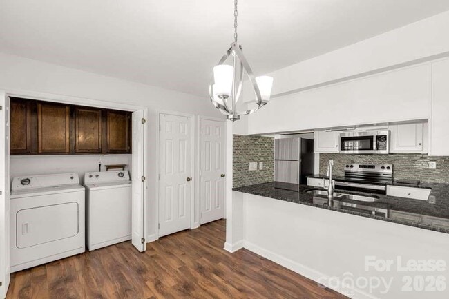 Photo - 402 Sweetgum Dr