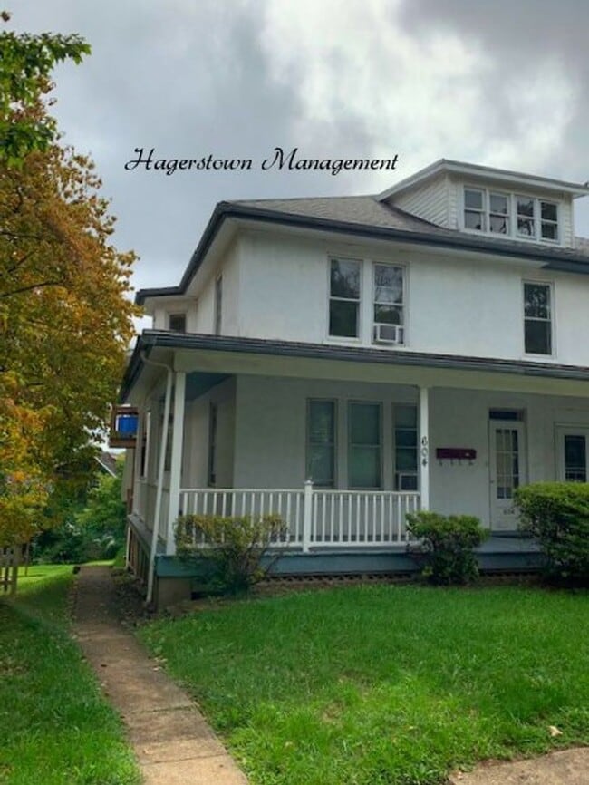 Building Photo - 604 Highland Way Unit 2