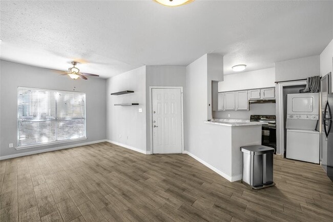 Photo - 2450 Wickersham Ln Unidad 1301