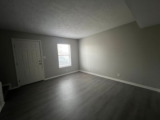 Photo - 226 Greenleaf Cir