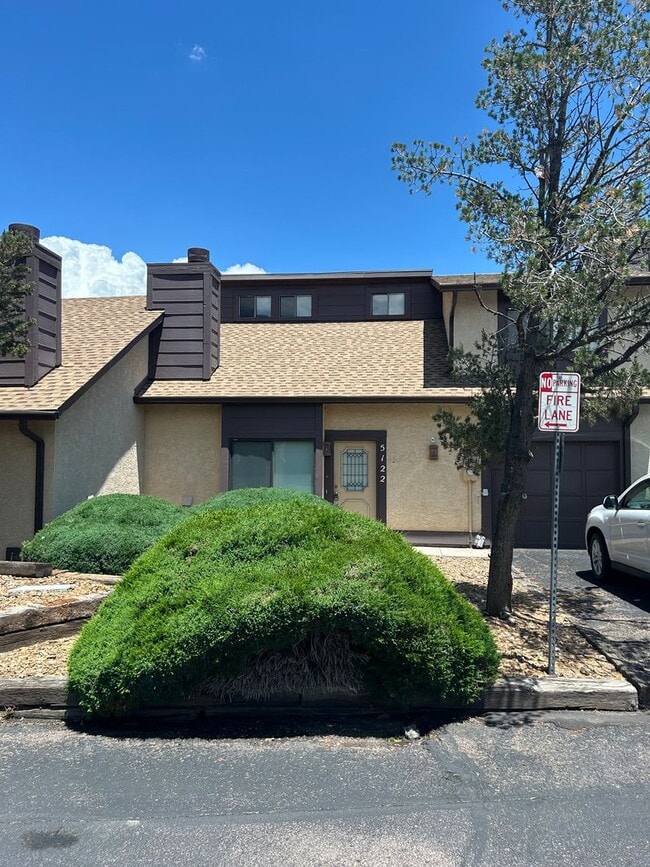 Building Photo - 2 Bedroom 2 Bathroom Townhome In Village S...