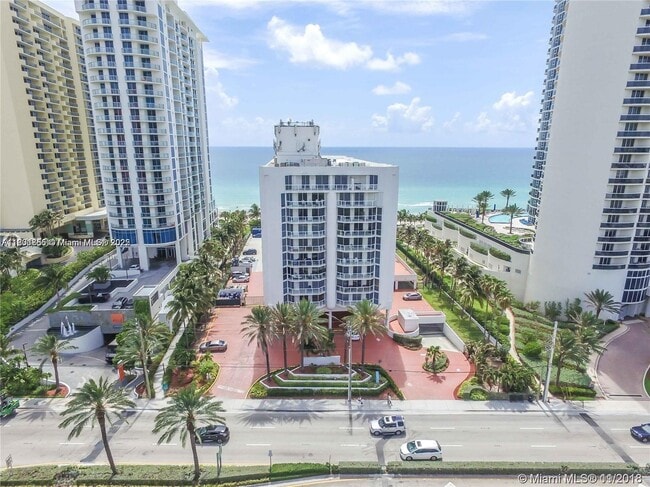 Photo - 17275 Collins Ave Unidad 409 Rental