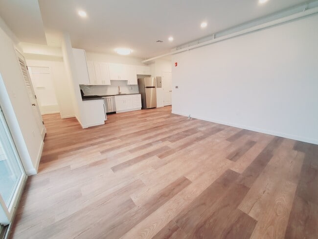 Photo - 916 Hope St