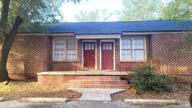 Building Photo - Two Bedroom Apt For Rent in Sumter SC.  Fr...