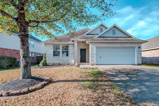 Building Photo - 8515 Holly Spring Ln