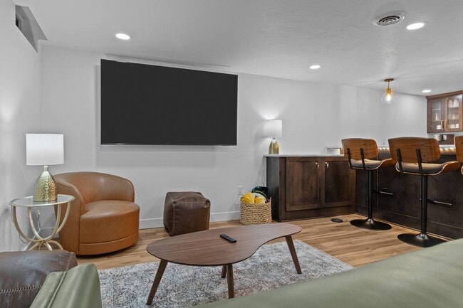 Photo - 1095 April Ln