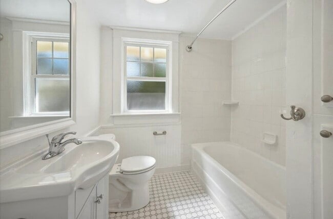 Photo - 687 N McLean Blvd