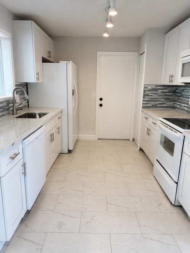 Photo - 9448 Saddlebrook Dr