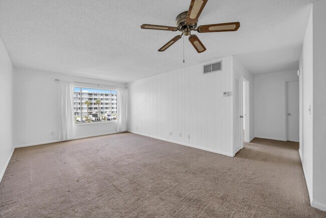 Photo - 125 Shore Ct Unit 203b