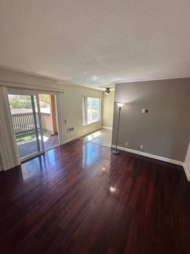 Building Photo - 8581 Villa La Jolla Dr Unit M