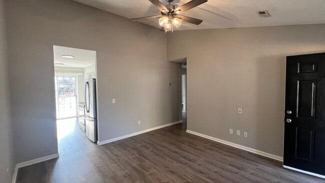 Photo - Sleek and Stylish 3 Bedroom, 2 full bath cottage home in Mid-town! Only $1750/mo.!!