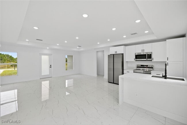 Photo - 1108 Eauclaire St E