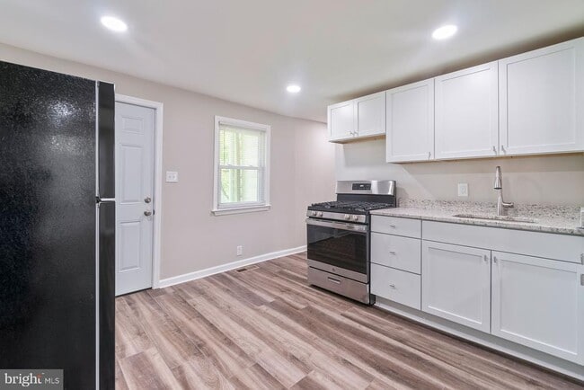 Building Photo - 107 Fusting Ave Rental