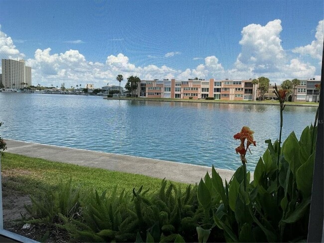 Building Photo - 7645 Sun Island Dr S Unit 101