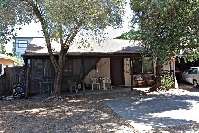 Photo - 120-126 Pine