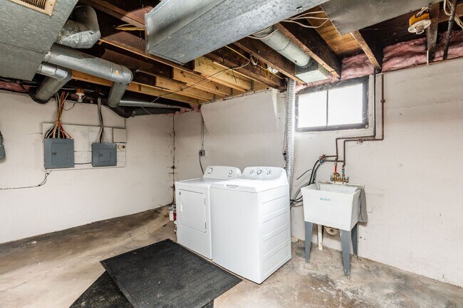 Photo - 2639 Observatory Ave