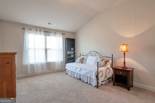 Photo - 200 Claret Way